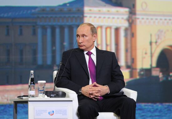 News conference of Vladimir Putin and Angela Merkel