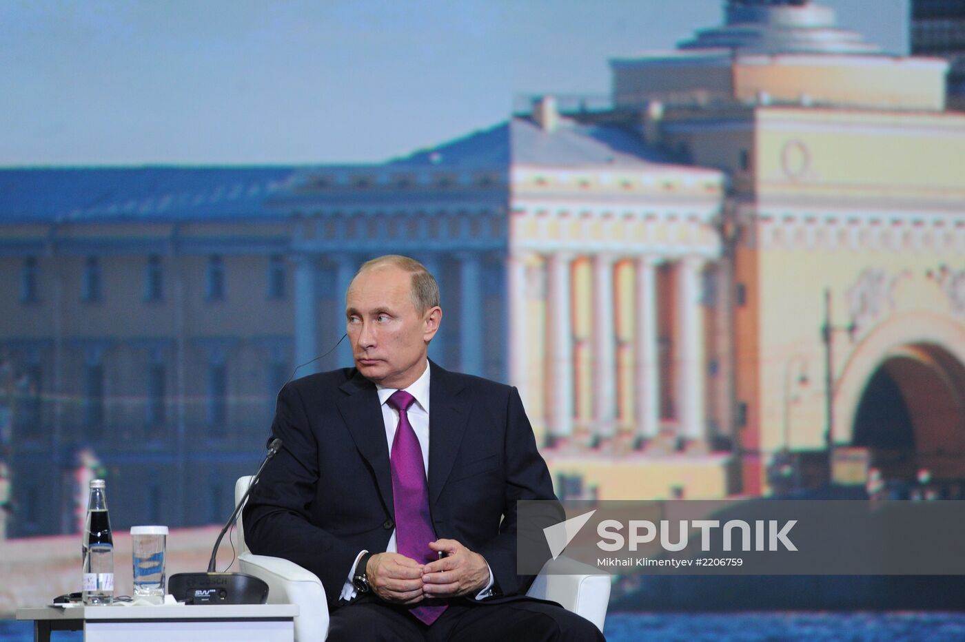 News conference of Vladimir Putin and Angela Merkel