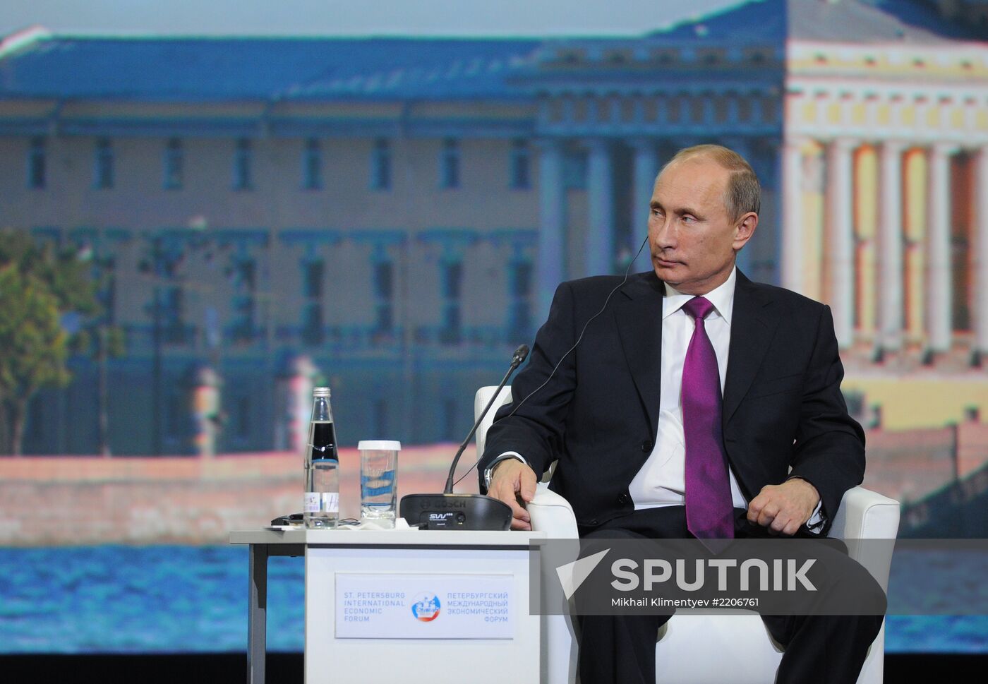 News conference of Vladimir Putin and Angela Merkel