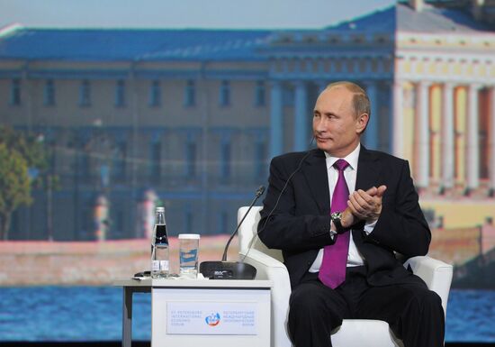 News conference of Vladimir Putin and Angela Merkel