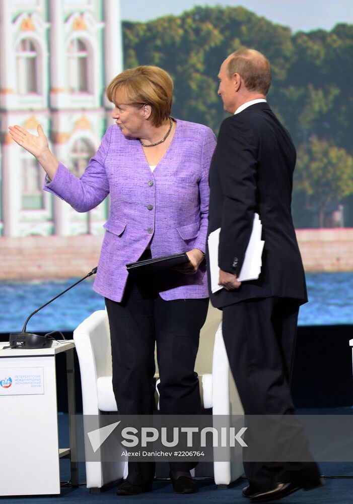 News conference of Vladimir Putin and Angela Merkel