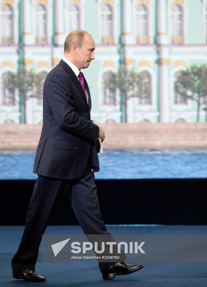 News conference of Vladimir Putin and Angela Merkel