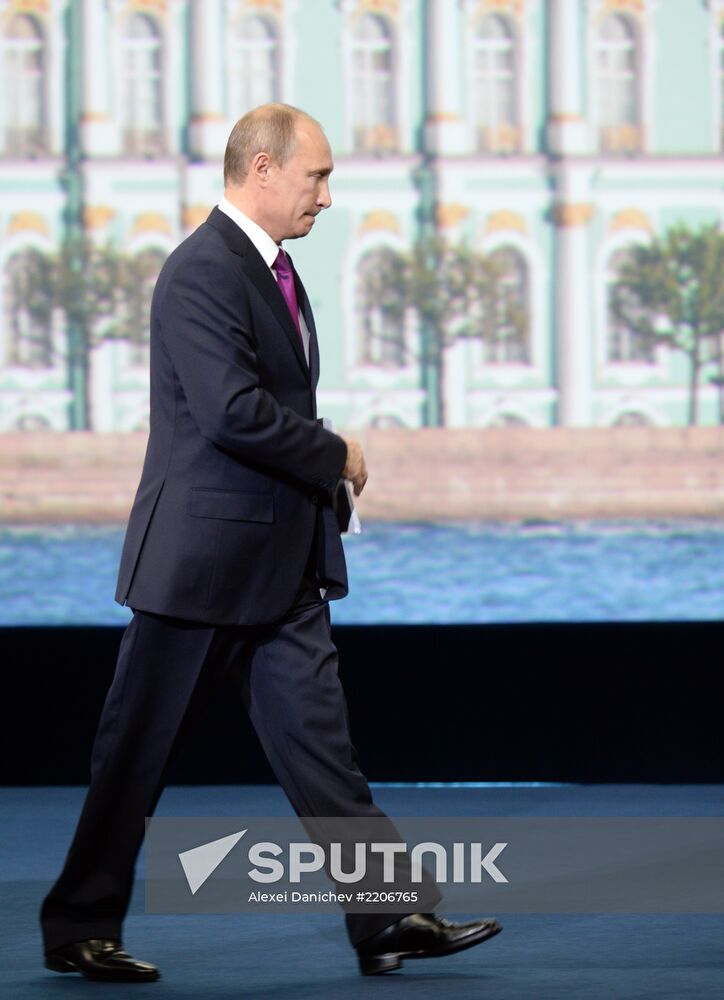 News conference of Vladimir Putin and Angela Merkel