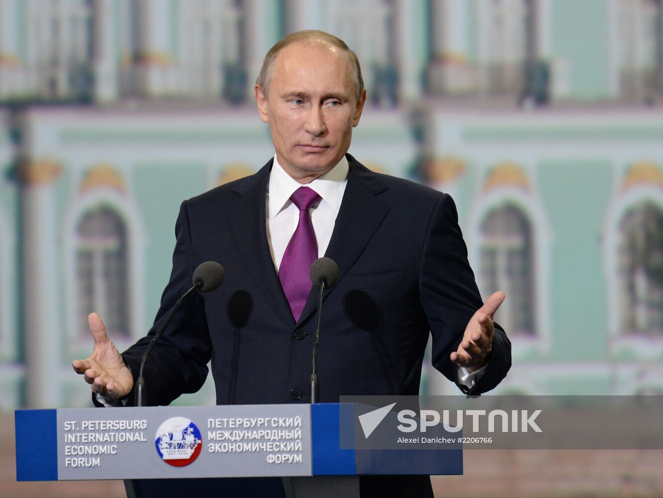 News conference of Vladimir Putin and Angela Merkel