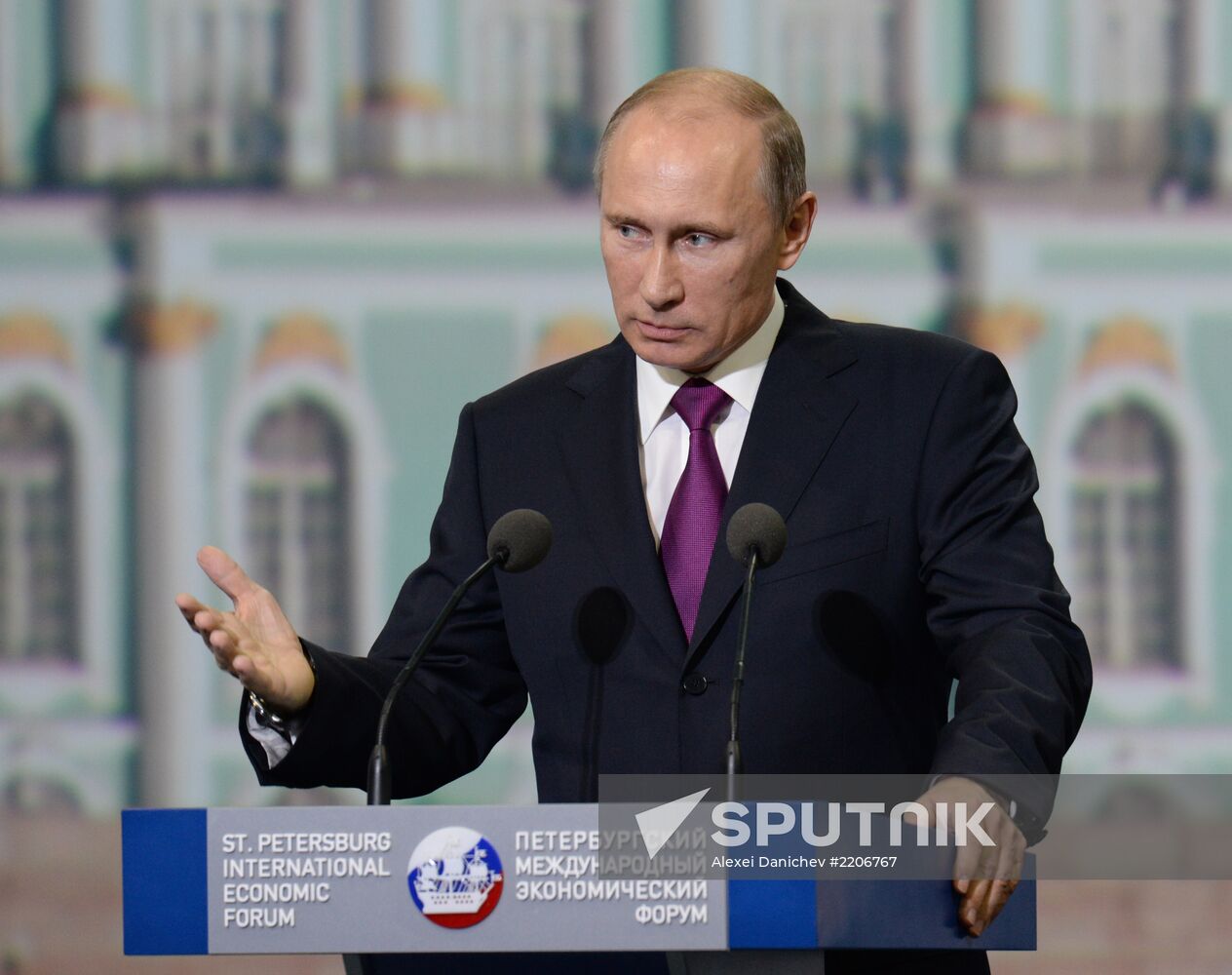 News conference of Vladimir Putin and Angela Merkel
