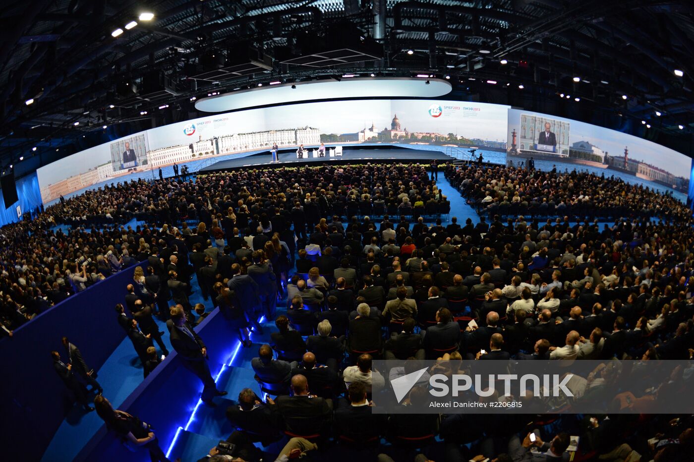 News conference of Vladimir Putin and Angela Merkel