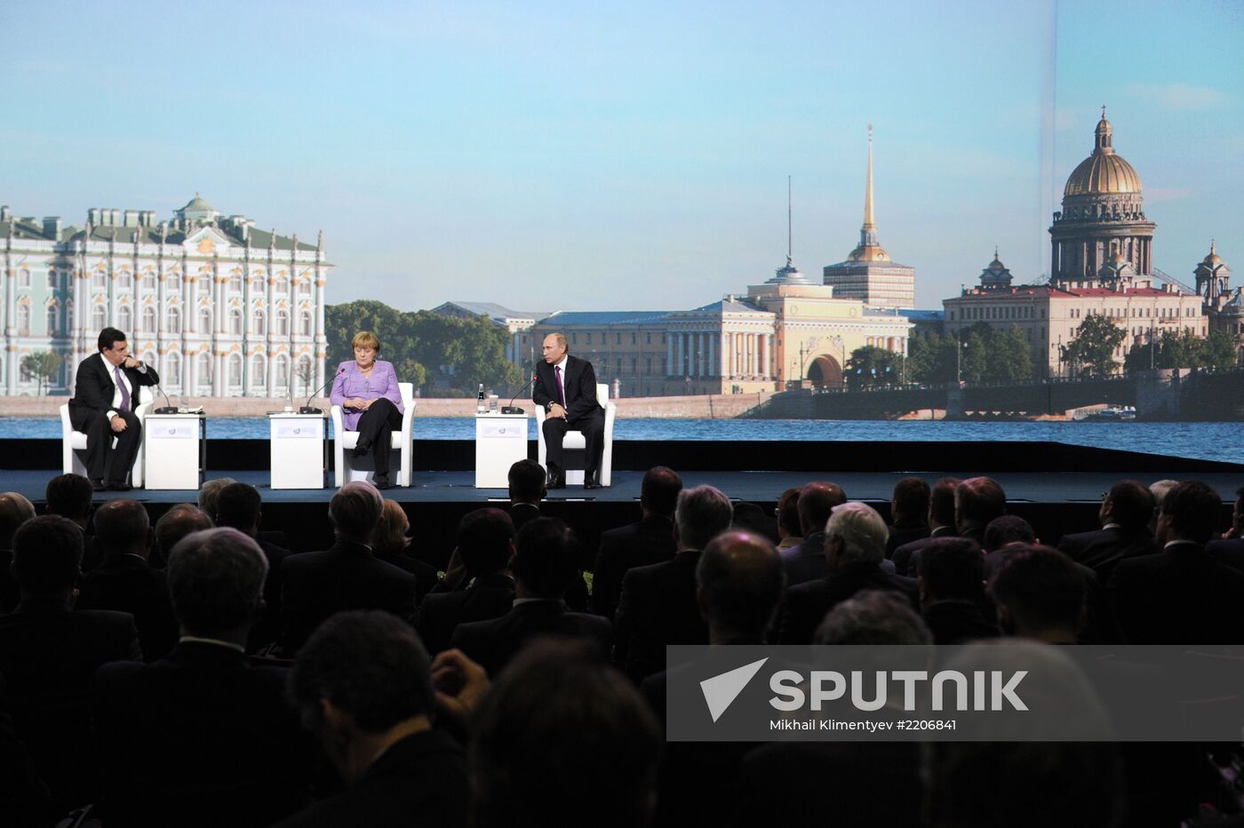 News conference of Vladimir Putin and Angela Merkel