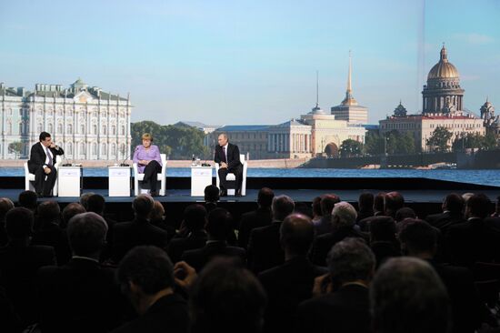 News conference of Vladimir Putin and Angela Merkel
