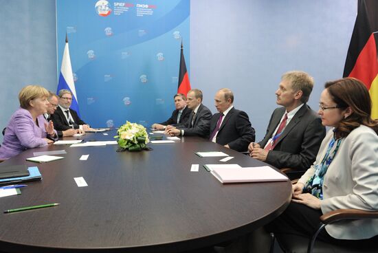 News conference of Vladimir Putin and Angela Merkel