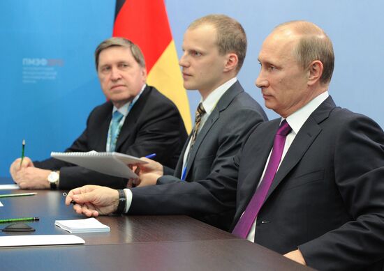 News conference of Vladimir Putin and Angela Merkel