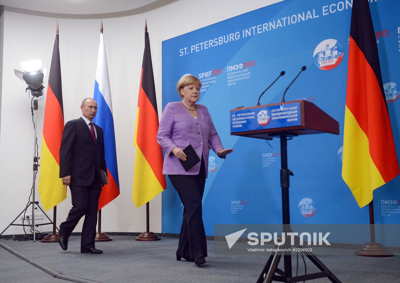 News conference of Vladimir Putin and Angela Merkel