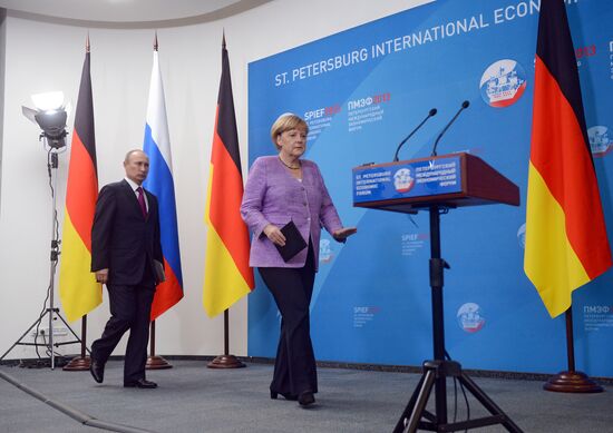 News conference of Vladimir Putin and Angela Merkel