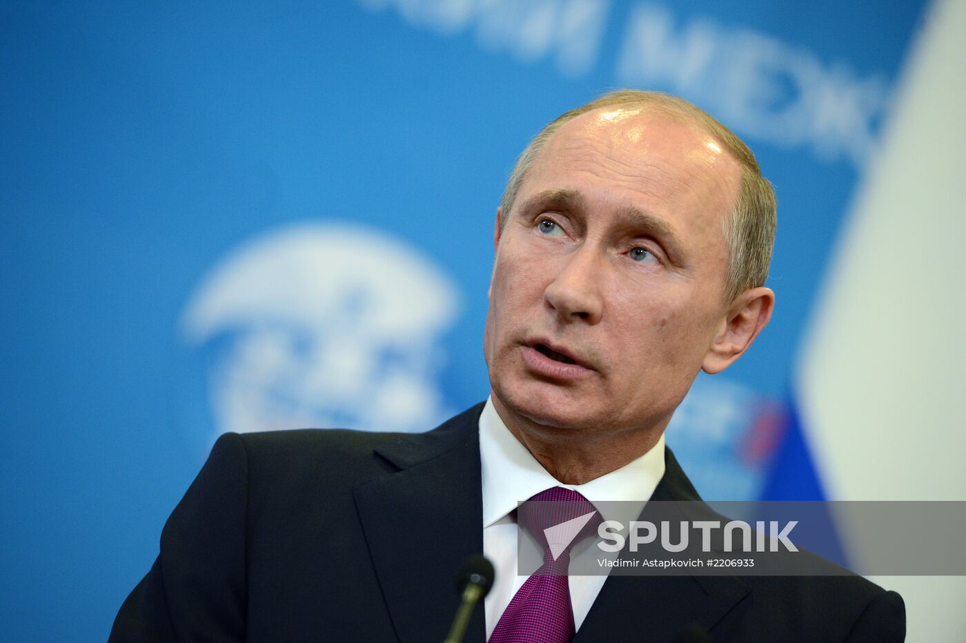 News conference of Vladimir Putin and Angela Merkel