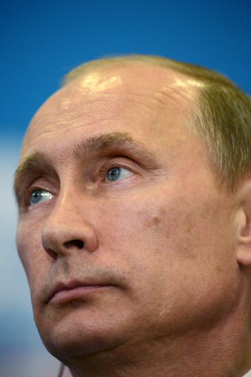 News conference of Vladimir Putin and Angela Merkel