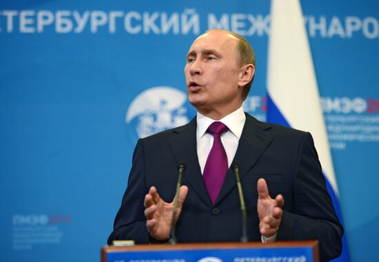 News conference of Vladimir Putin and Angela Merkel