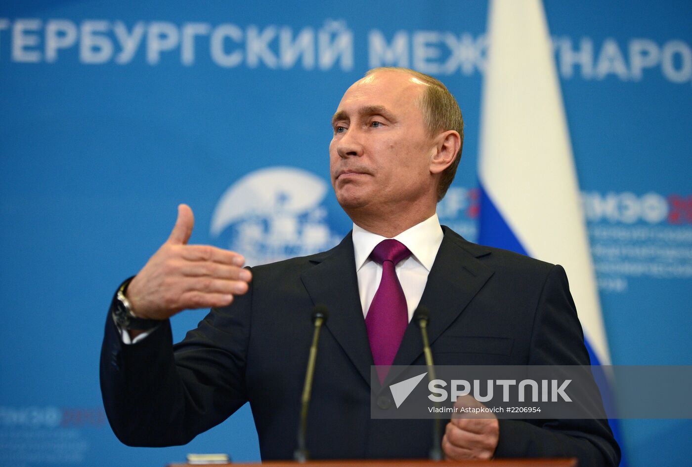 News conference of Vladimir Putin and Angela Merkel