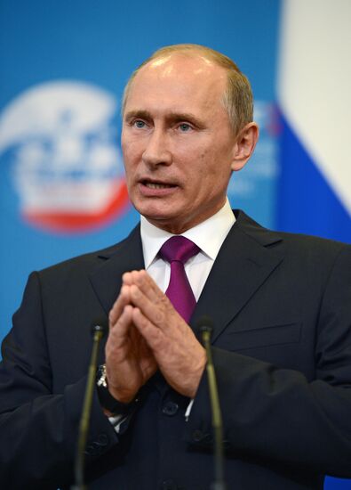 News conference of Vladimir Putin and Angela Merkel