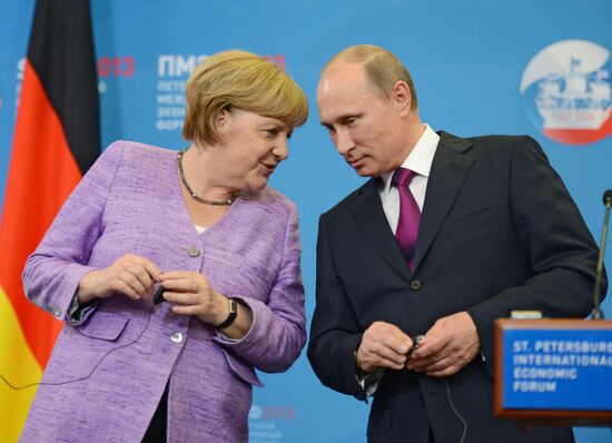 News conference of Vladimir Putin and Angela Merkel