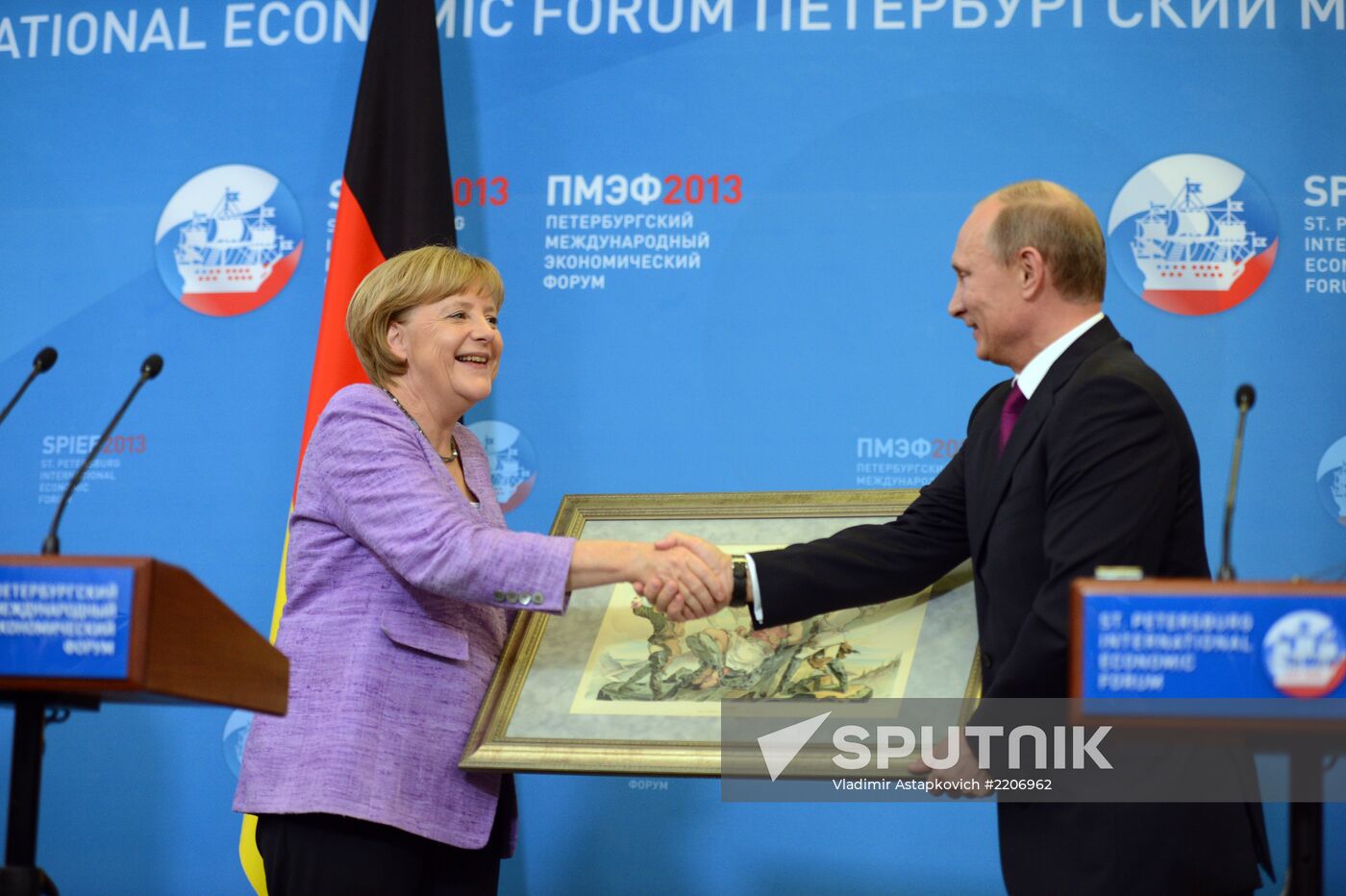 News conference of Vladimir Putin and Angela Merkel