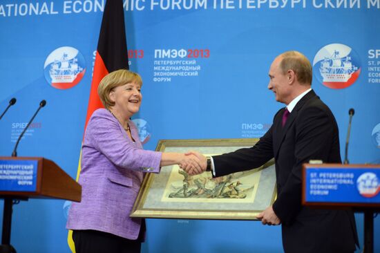 News conference of Vladimir Putin and Angela Merkel