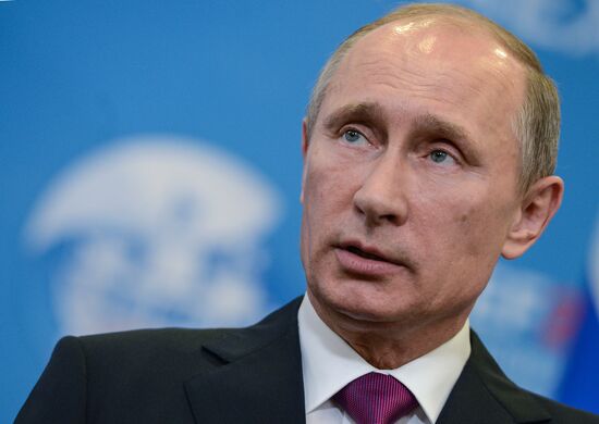 News conference of Vladimir Putin and Angela Merkel