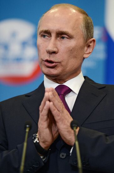 News conference of Vladimir Putin and Angela Merkel