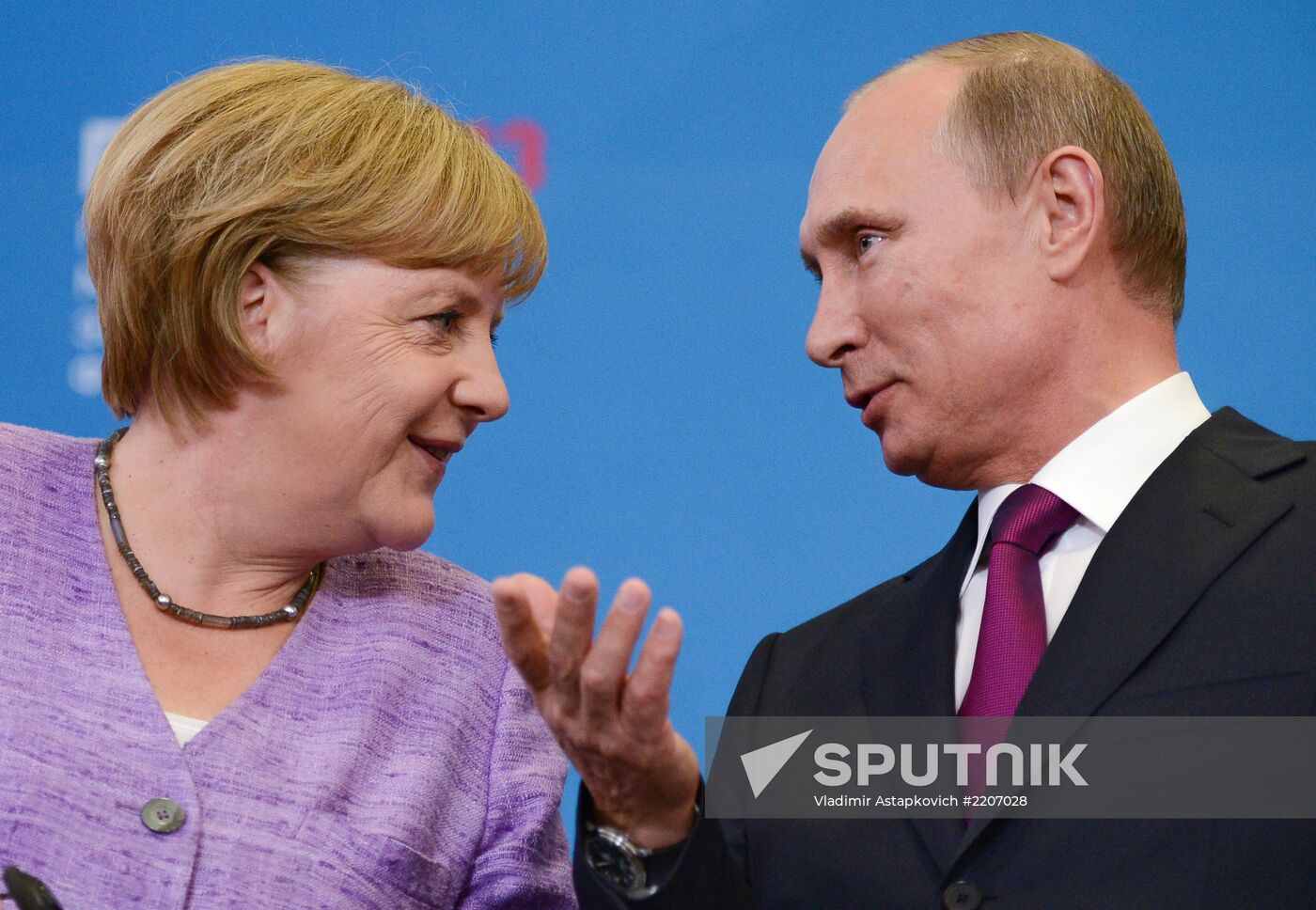 News conference of Vladimir Putin and Angela Merkel