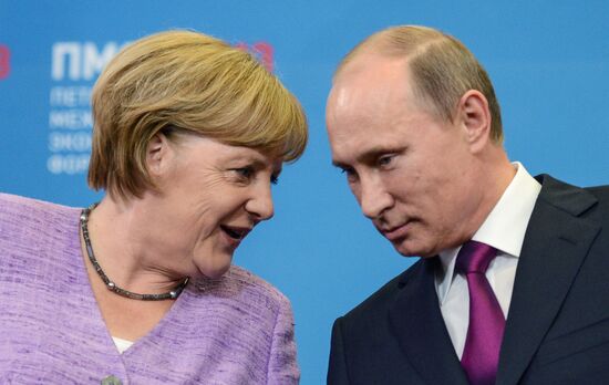 News conference of Vladimir Putin and Angela Merkel