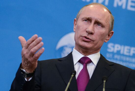 News conference of Vladimir Putin and Angela Merkel