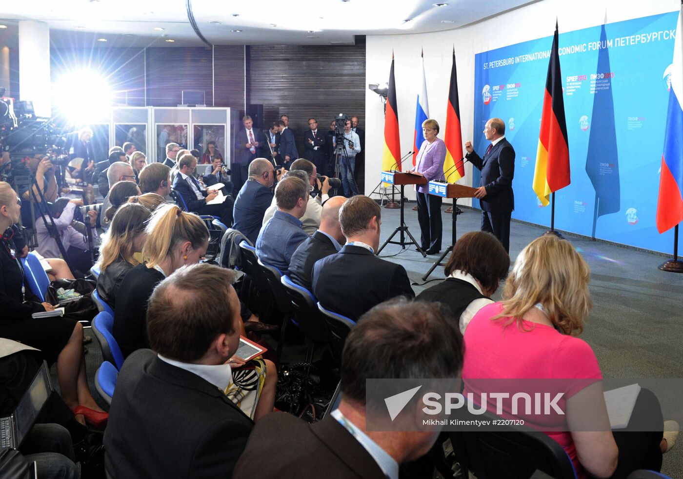 News conference of Vladimir Putin and Angela Merkel