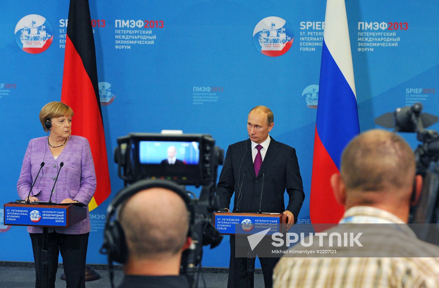 News conference of Vladimir Putin and Angela Merkel
