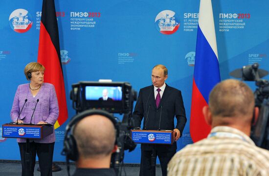 News conference of Vladimir Putin and Angela Merkel