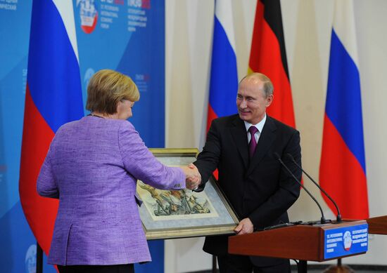 News conference of Vladimir Putin and Angela Merkel