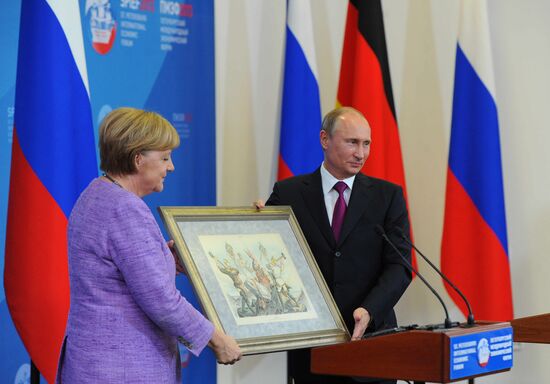 News conference of Vladimir Putin and Angela Merkel