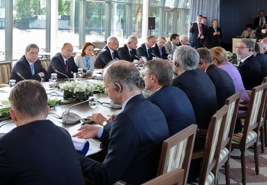 News conference of Vladimir Putin and Angela Merkel
