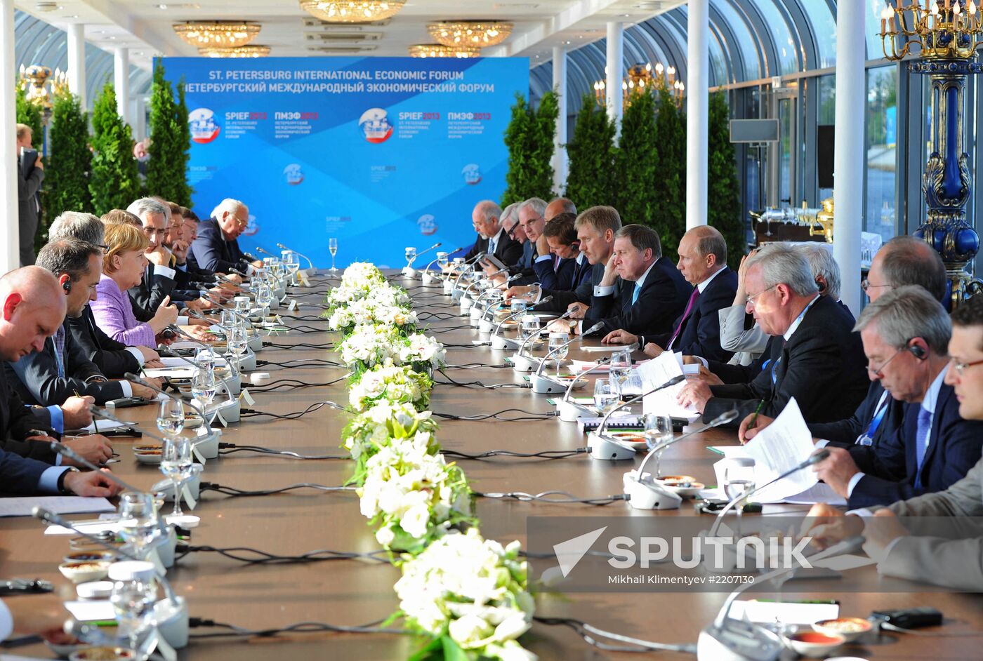 News conference of Vladimir Putin and Angela Merkel