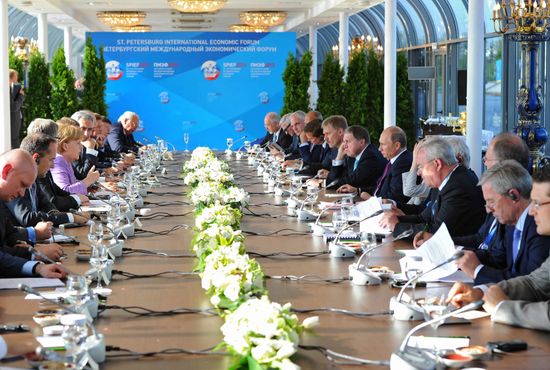 News conference of Vladimir Putin and Angela Merkel