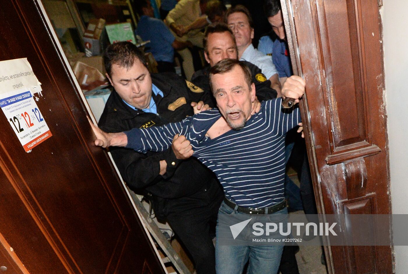 Police storm office of For Human Rights movement in Moscow