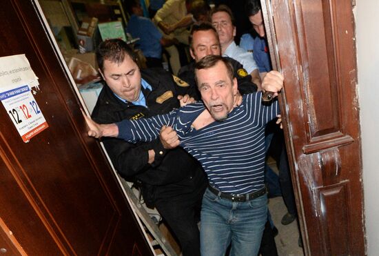 Police storm office of For Human Rights movement in Moscow