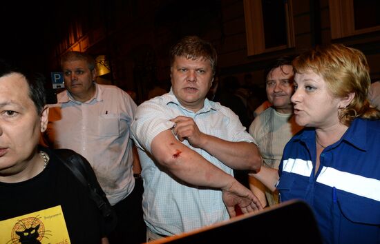 Police storm office of For Human Rights movement in Moscow