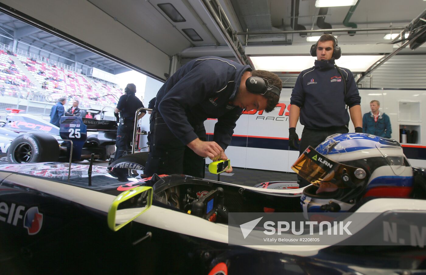 Auto Racing World Series by Renault. Day Two
