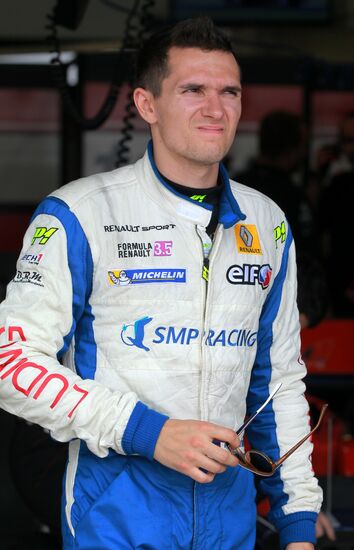 Auto Racing World Series by Renault. Day Two