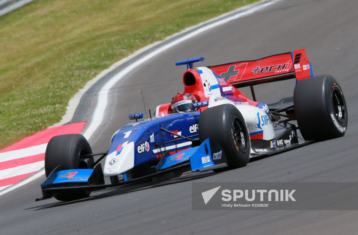 Auto Racing World Series by Renault. Day Two