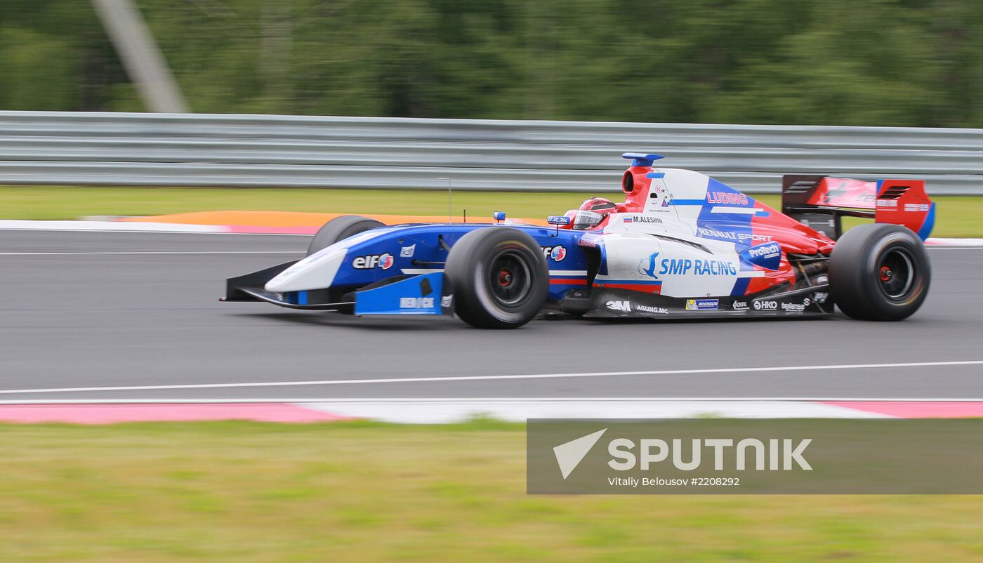 Auto Racing World Series by Renault. Day Two