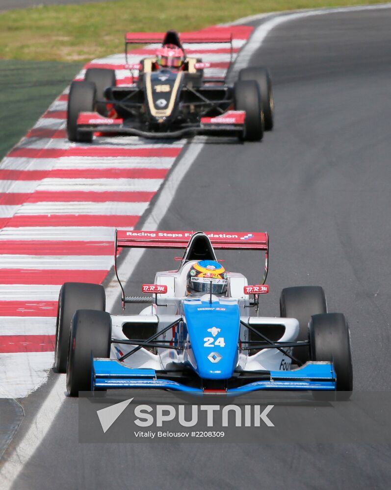 Auto Racing World Series by Renault. Day Two