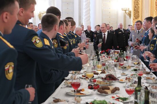 Vladimir Putin at reception to honor military graduates