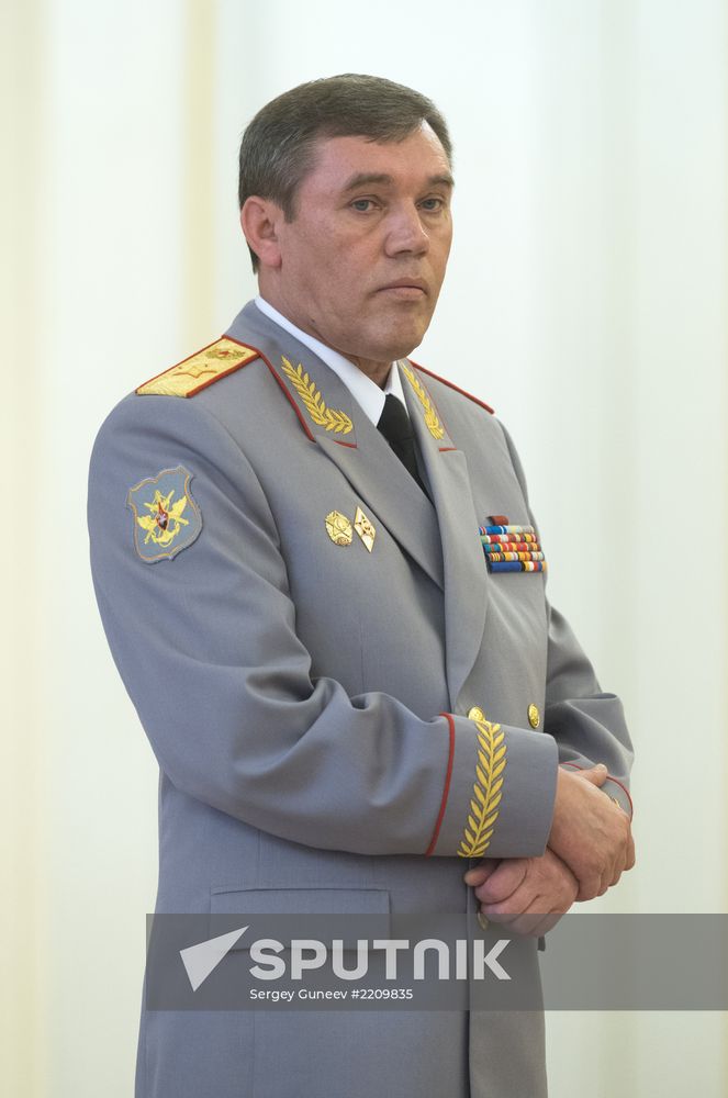 Vladimir Putin at reception to honor military graduates