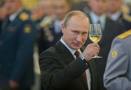 Vladimir Putin at reception to honor military graduates