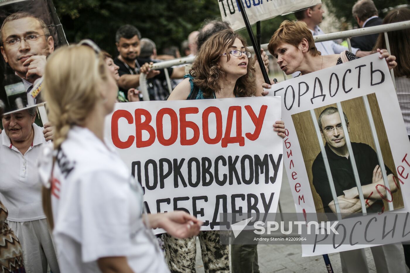 Rally marks birthday of Mikhail Khodorkovsky
