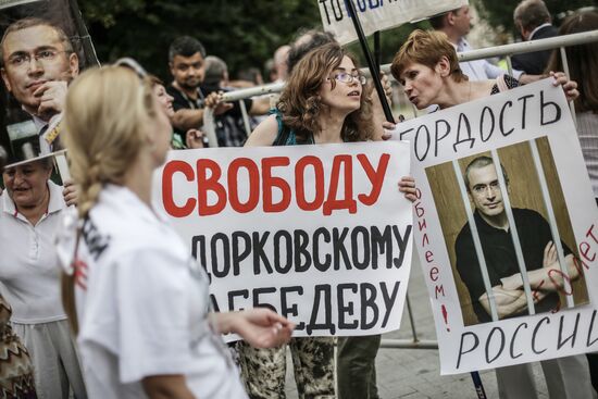 Rally marks birthday of Mikhail Khodorkovsky